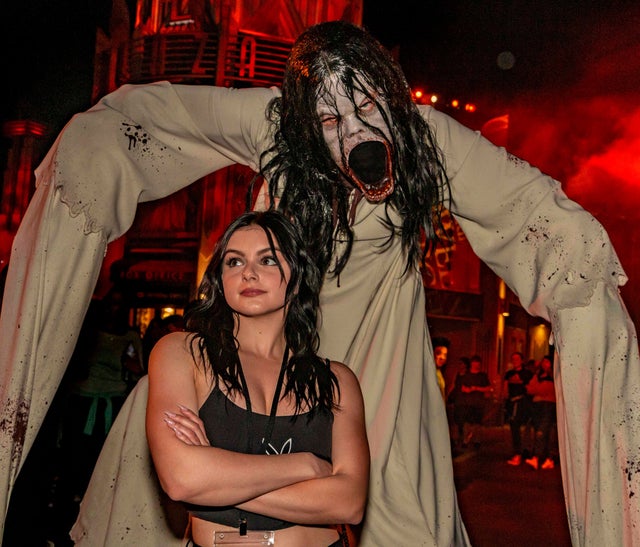 ariel winter at halloween horror nights