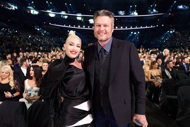 blake shelton and gwen stefani at 2019 cmas