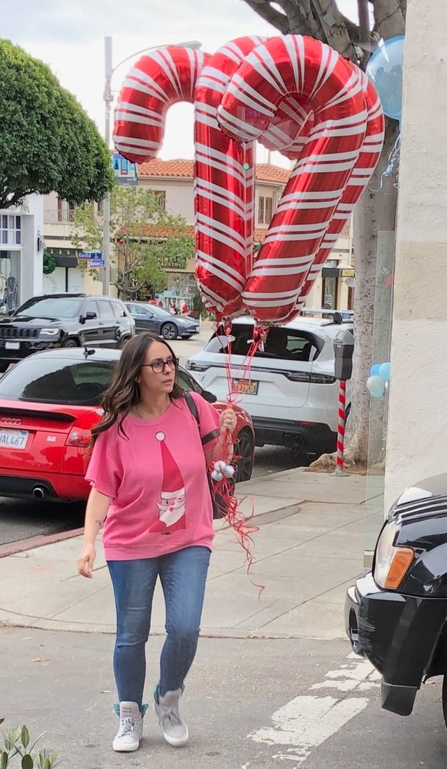 Jennifer Love Hewitt with candy cane balloons