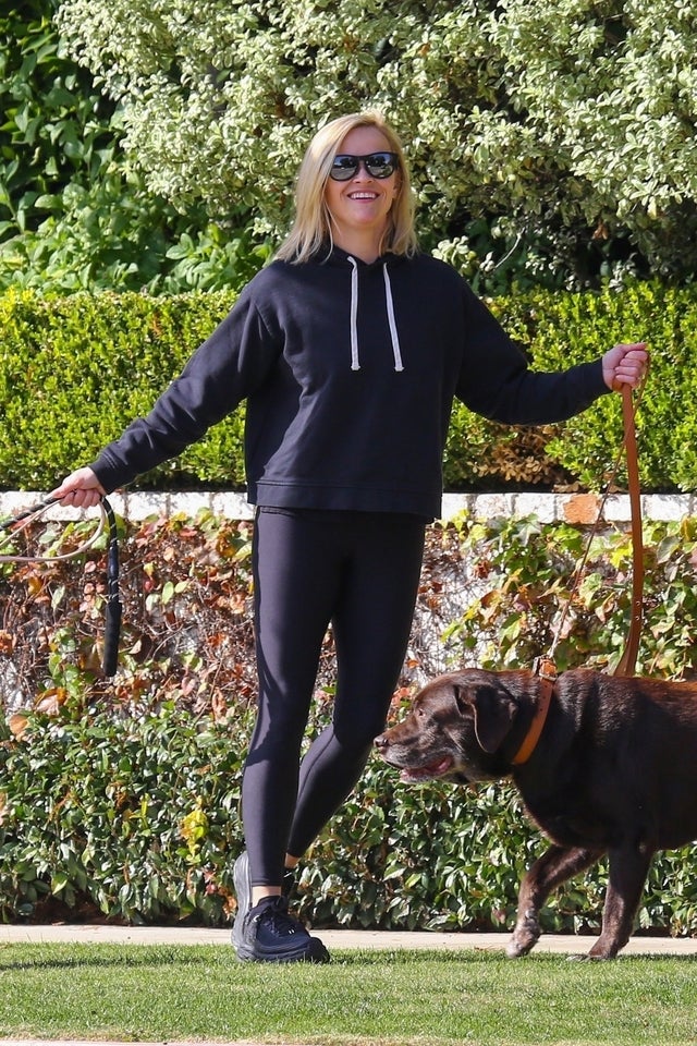 Reese Witherspoon walking her dogs