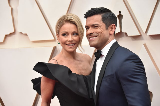 Kelly Ripa and Mark Consuelos at 2020 oscars