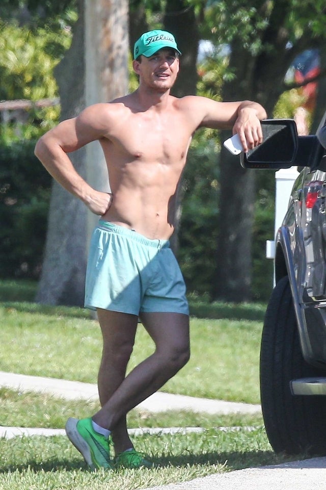 tyler cameron shirtless run in palm beach