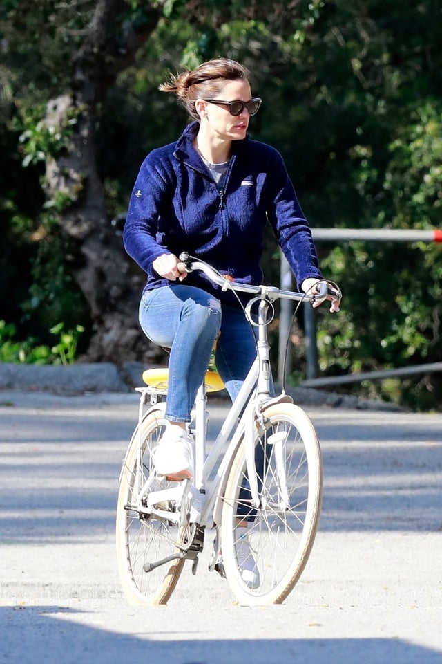 jennifer garner bike ride