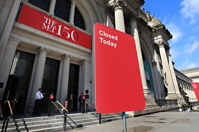 The Metropolitan Museum of Art - closed sign