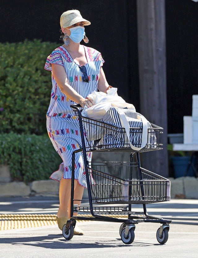 pregnant katy perry grocery shopping in santa barbara