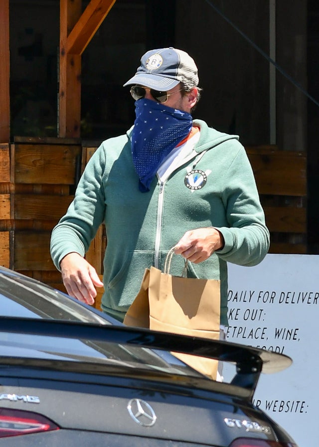 Jon Hamm gets food in los feliz