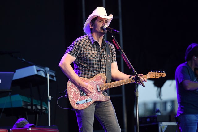 brad paisley performs drive-in concert in missouri