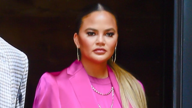 Chrissy Teigen's Pregnancy Loss Announcement Met With an Outpouring of  Support