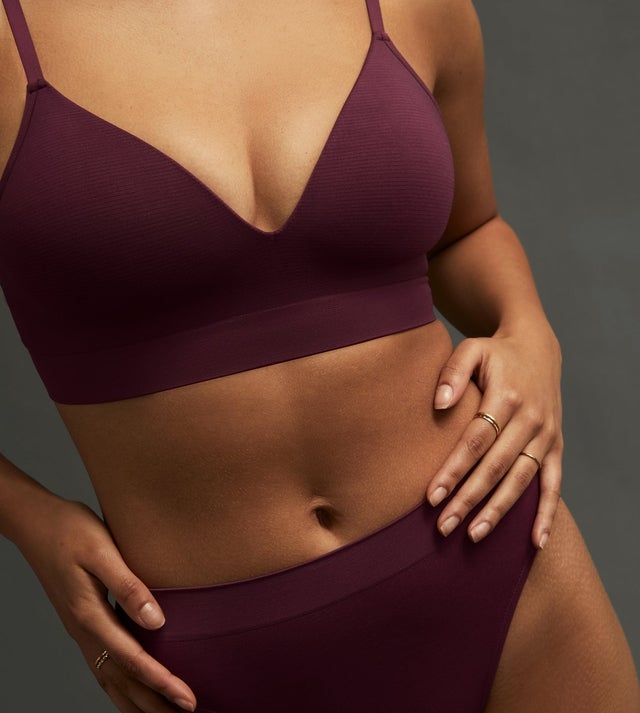 Form Seamless V-Neck Wireless Bra