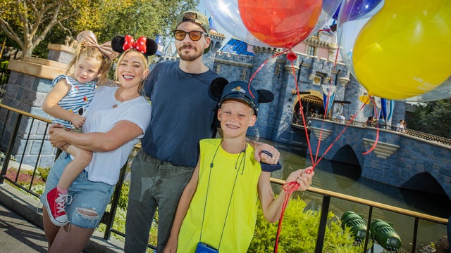 hilary duff and family at disneyland