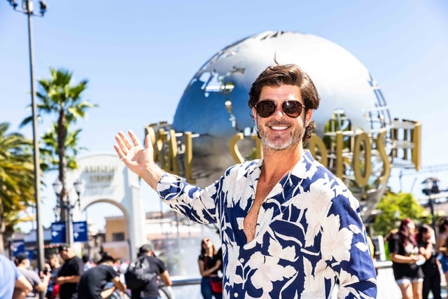 Robin Thicke at universal studios hollywood