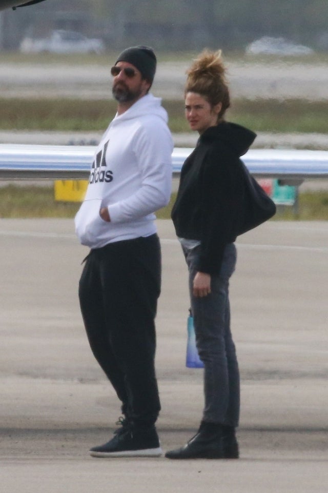 Shailene Woodley & Aaron Rodgers Go Grocery Shopping: Photos