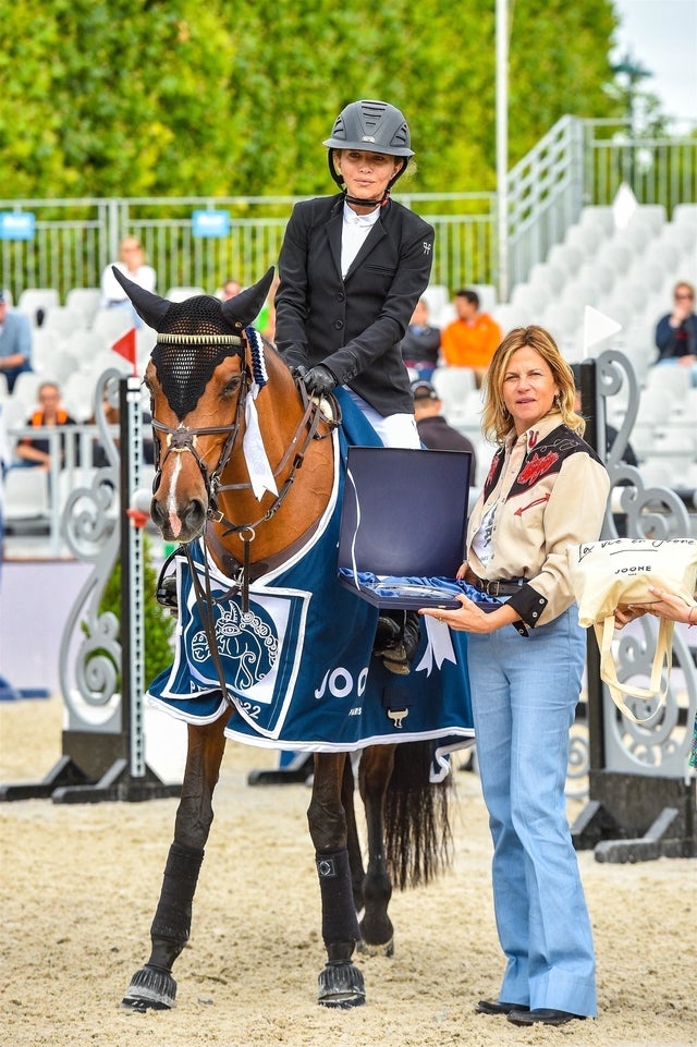 Mary Kate Olsen Soars on Horseback During Paris Jumping