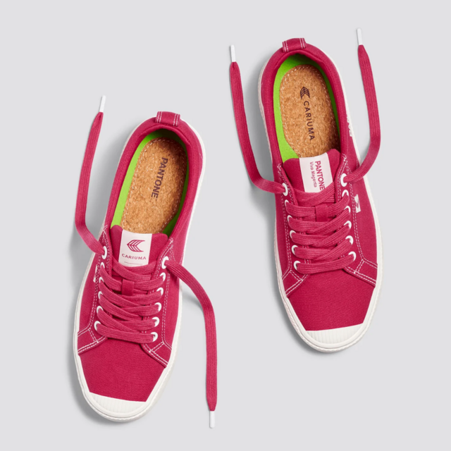 Cariuma OCA Low Pantone Viva Magenta