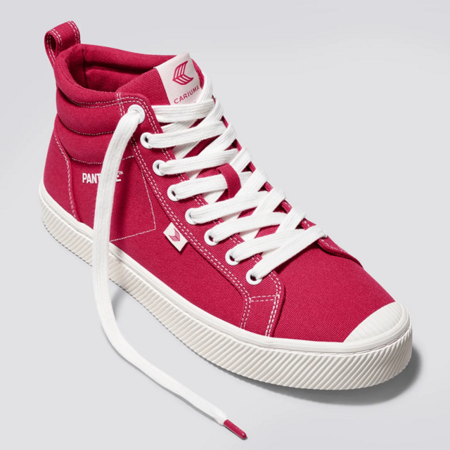 Cariuma OCA High Pantone Viva Magenta