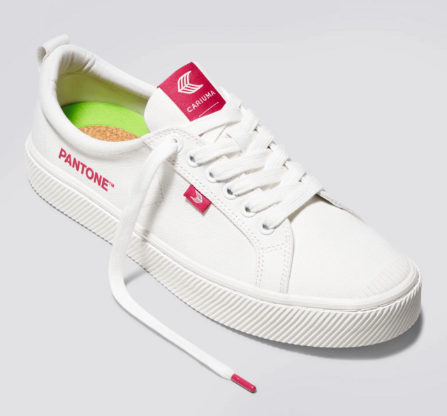 Cariuma OCA Low Pantone Off-White/Viva Magenta