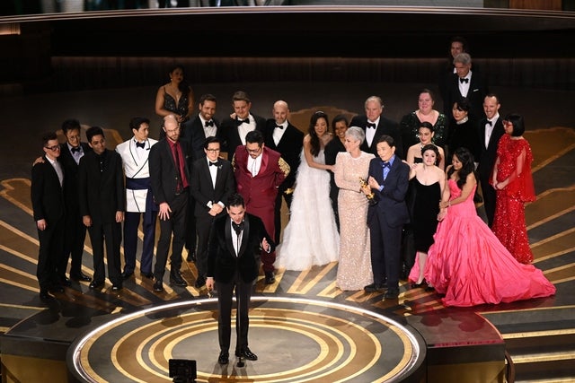 "Everything Everywhere All at Once" Cast and Crew - Best Picture