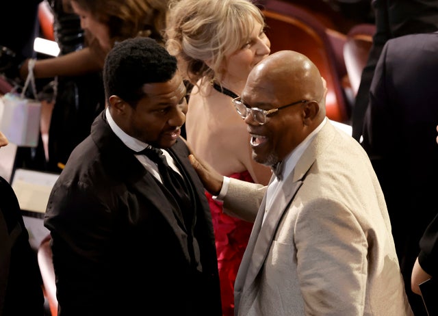 Jonathan Majors and Samuel L Jackson inside the Oscars