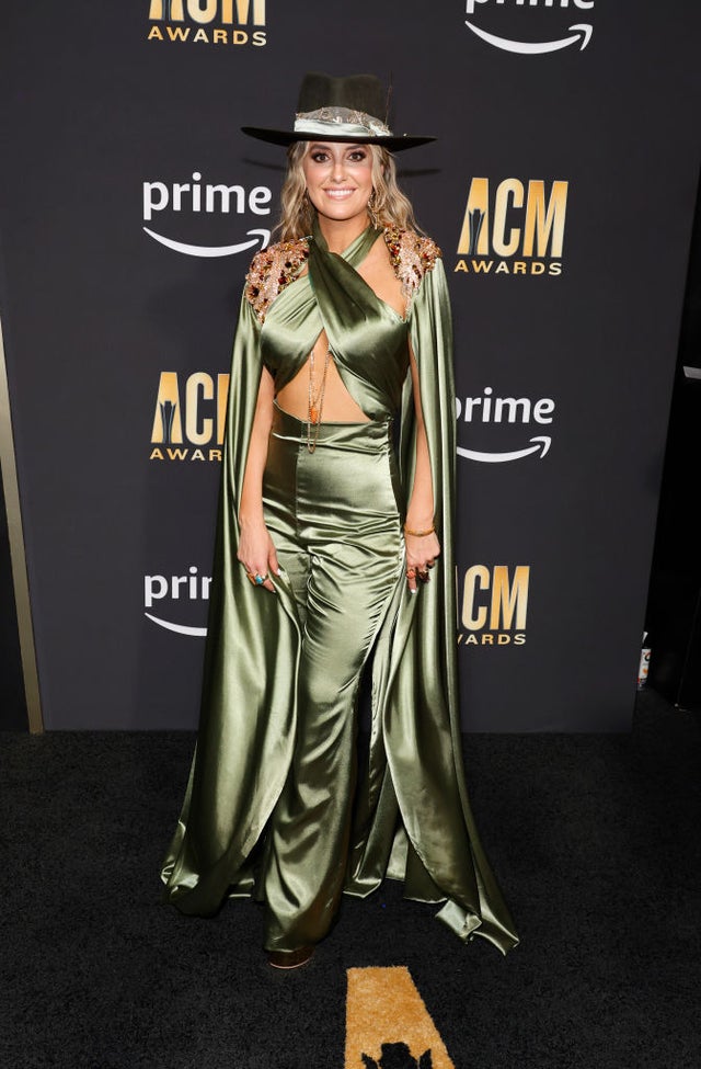 Who Is Lainey Wilson's 'Hot Date' At The ACM Awards? Her Boyfriend Devlin  Hodges - Country Now