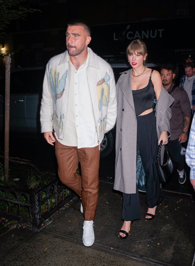 Taylor Swift and Travis Kelce Hold Hands During NYC Date Night | Entertainment Tonight