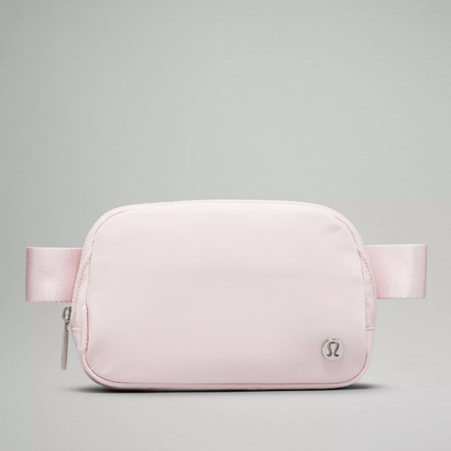 lululemon Everywhere Belt Bag 1L - Flush Pink