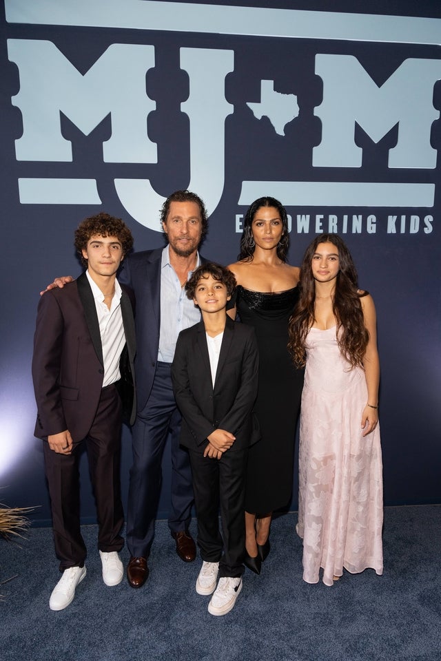 Levi McConaughey, Matthew McConaughey, Livingston McConaughey, Camila Alves McConaughey, and Vida McConaughey 