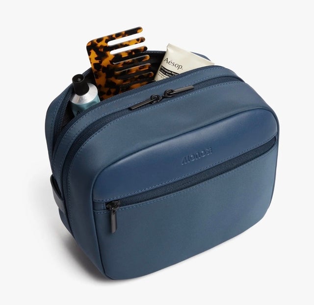 Metro Hanging Toiletry Case