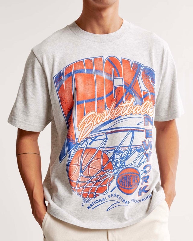 Abercrombie & Fitch Men's New York Knicks Vintage-Inspired Graphic Tee