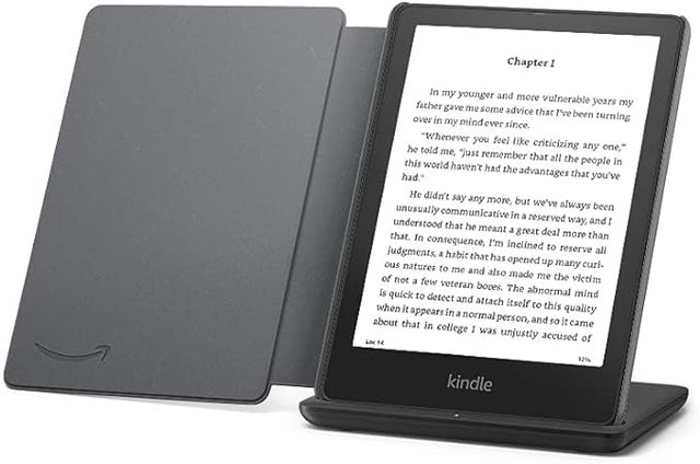 Kindle Paperwhite Signature Edition Essentials Bundle