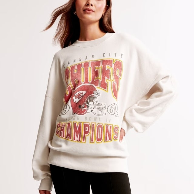 Kansas City Chiefs Graphic Oversized Sunday Crew