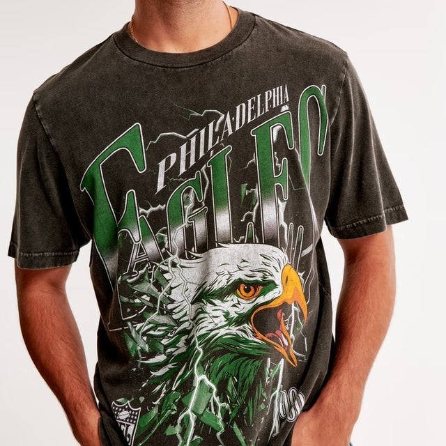 Philadelphia Eagles Vintage-Inspired Graphic Tee