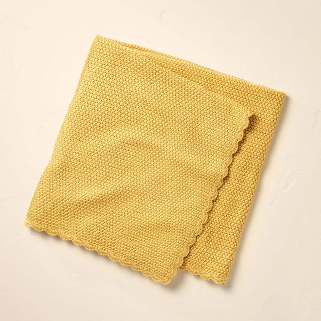 Scalloped Trim Knit Baby Blanket