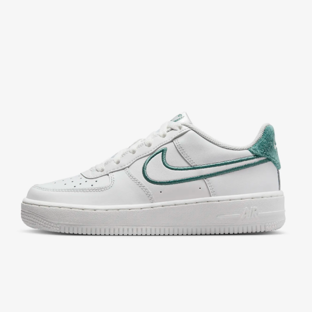 Nike Air Force 1 LV8 3