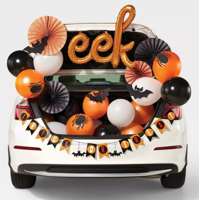 Hyde & EEK! Boutique Trunk or Treat Halloween Kit