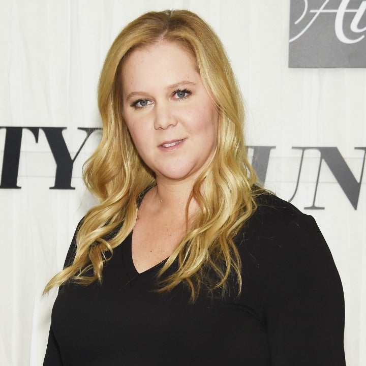 Pregnant Amy Schumer Hilariously Channels 'Baywatch' in Vacation Video ...