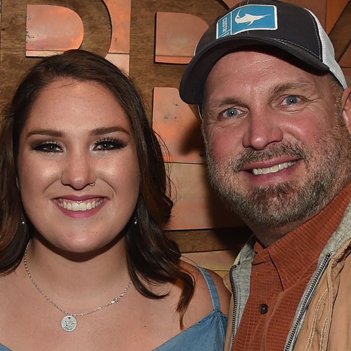 Watch Garth Brooks and Blake Shelton Surprise Crowd With Live 'Dive Bar'  Duet (Exclusive)