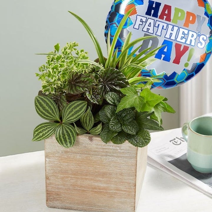 Creative Flower Tissue Holder - Wood - Green and Pink - ApolloBox