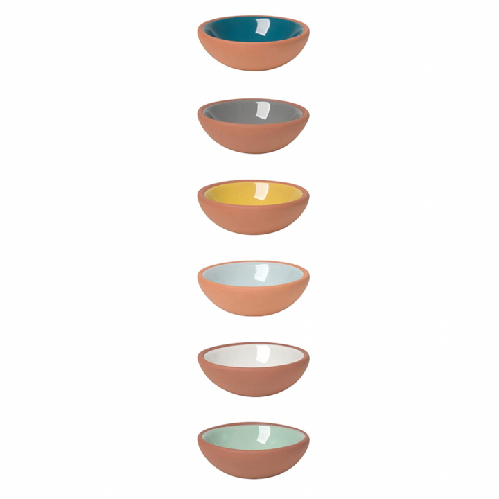 https://www.etonline.com/sites/default/files/styles/720x720/public/images/2022-04/Terracotta%20Pinch%20Bowls.png?h=80d7cf36