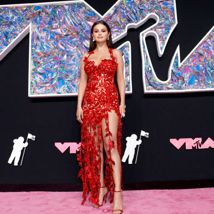 PhilSTAR Life - THIS GLAM! ✨ Selena Gomez stunned in a custom red silk Louis  Vuitton gown as she served Old Hollywood glamour on the 2022 Critics Choice  Awards. (📸: Hung Vanngo