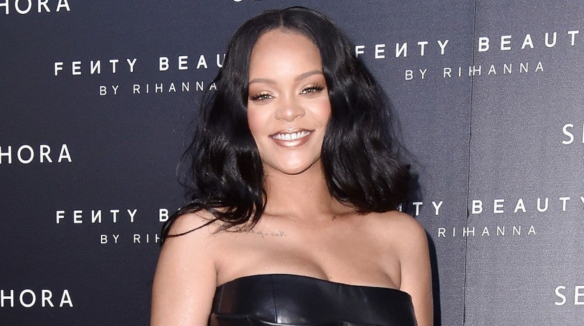 Rihanna 'Feels the Love' in Stunning 'Elle' Covers, Reveals the ...