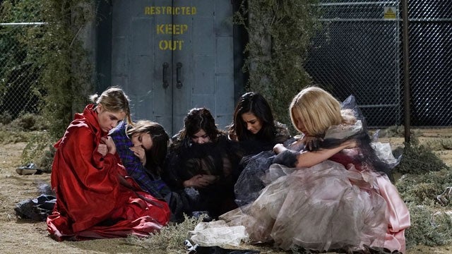 pretty little liars 5x25 The Girls wake up in the dollhouse 