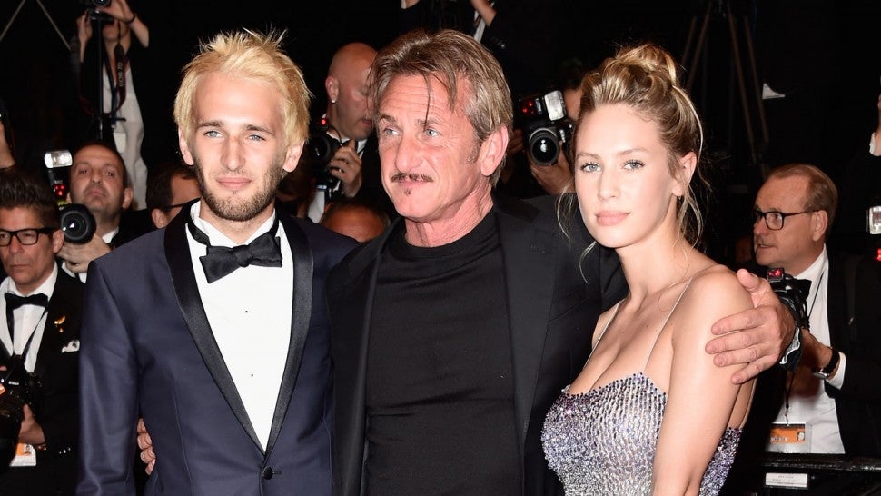 Charlize Theron, Ex Sean Penn Reunite at Cannes: Awkward Group Photo