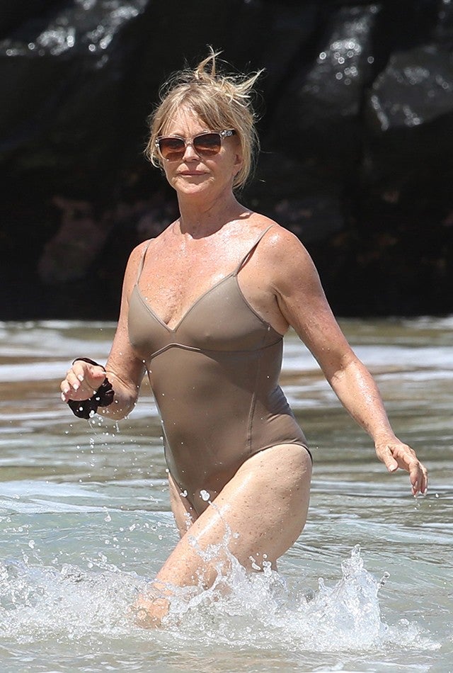 Beach Girl Taking Off Bikini Topless - Goldie Hawn, 70, Flaunts Flawless Beach Body in Nude Swimsuit |  Entertainment Tonight