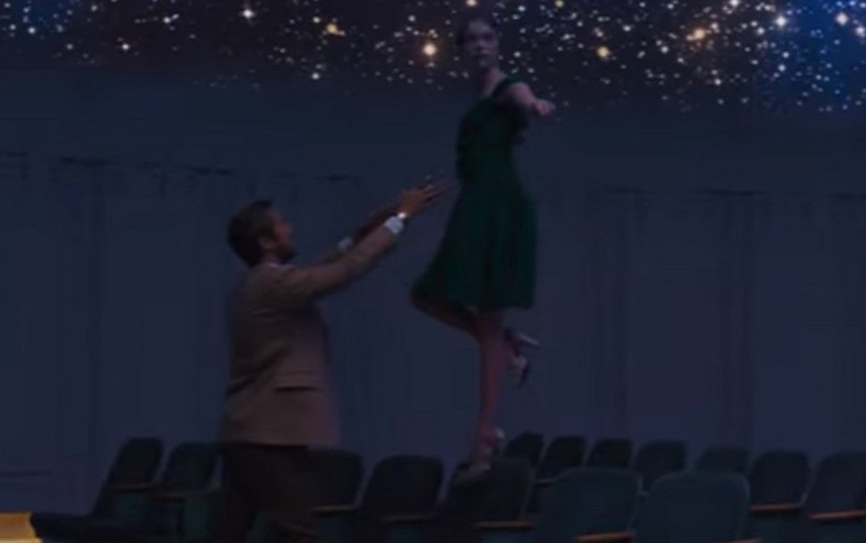 Emma Stone Sweetly Sings Dances With Ryan Gosling In Latest La La Land Trailer 0386