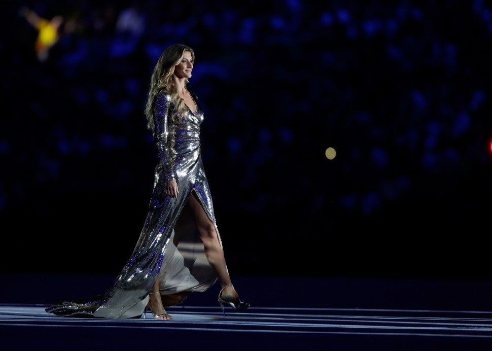 2016 Rio Olympics: Gisele Bundchen Returns to the Runway -- All About ...