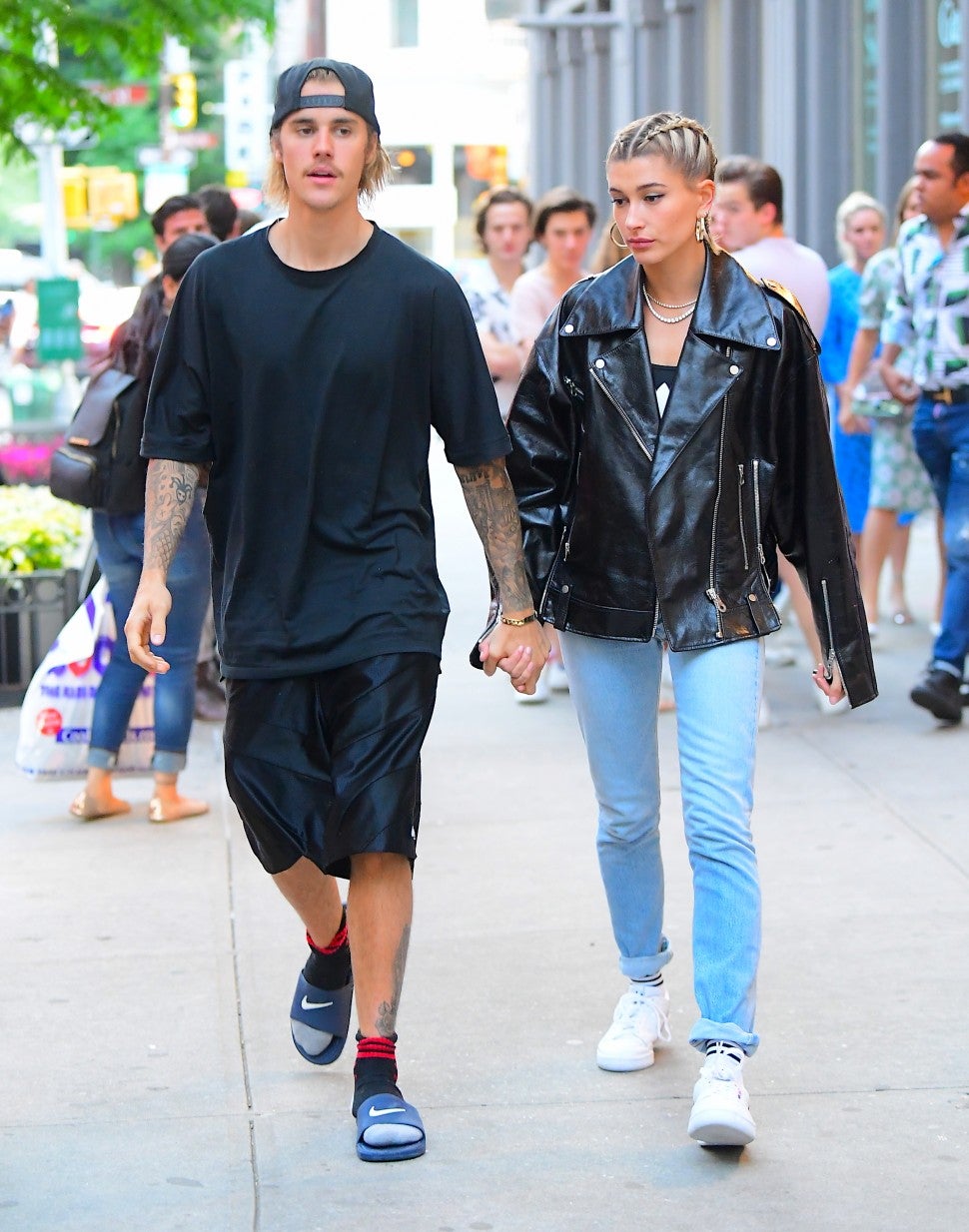 Justin Bieber And Hailey Baldwin Hold Hands While On Dinner Date In NYC ...