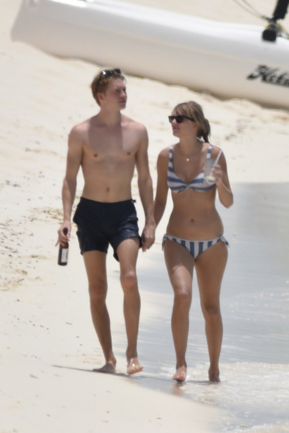 Taylor Swift and Joe Alwyn shirtless selfie leaks Entertainment