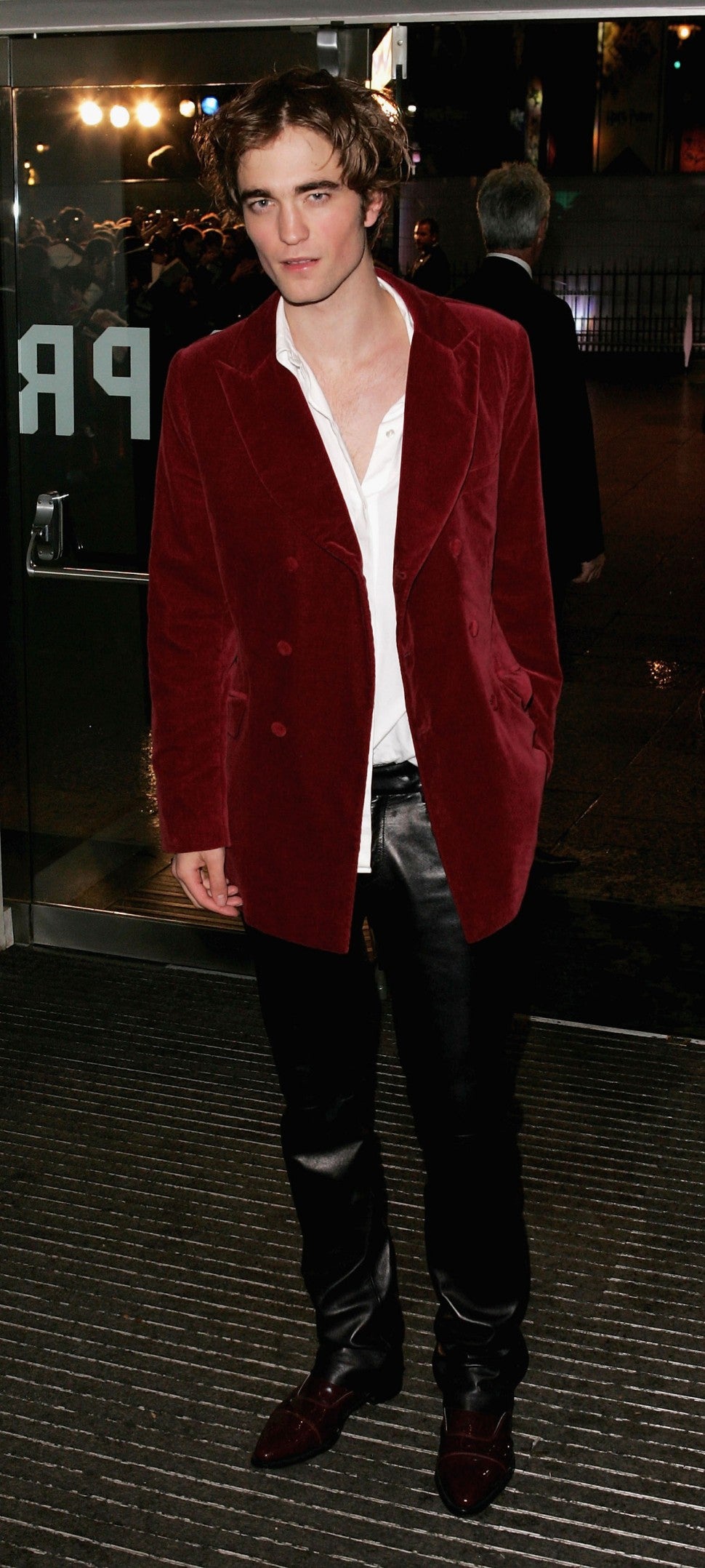 robert pattinson red velvet suit