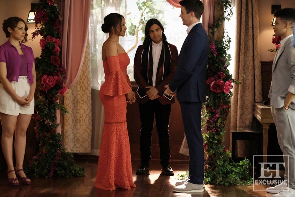 'The Flash' First Look: Barry and Iris West-Allen Will Renew Their Vows ...