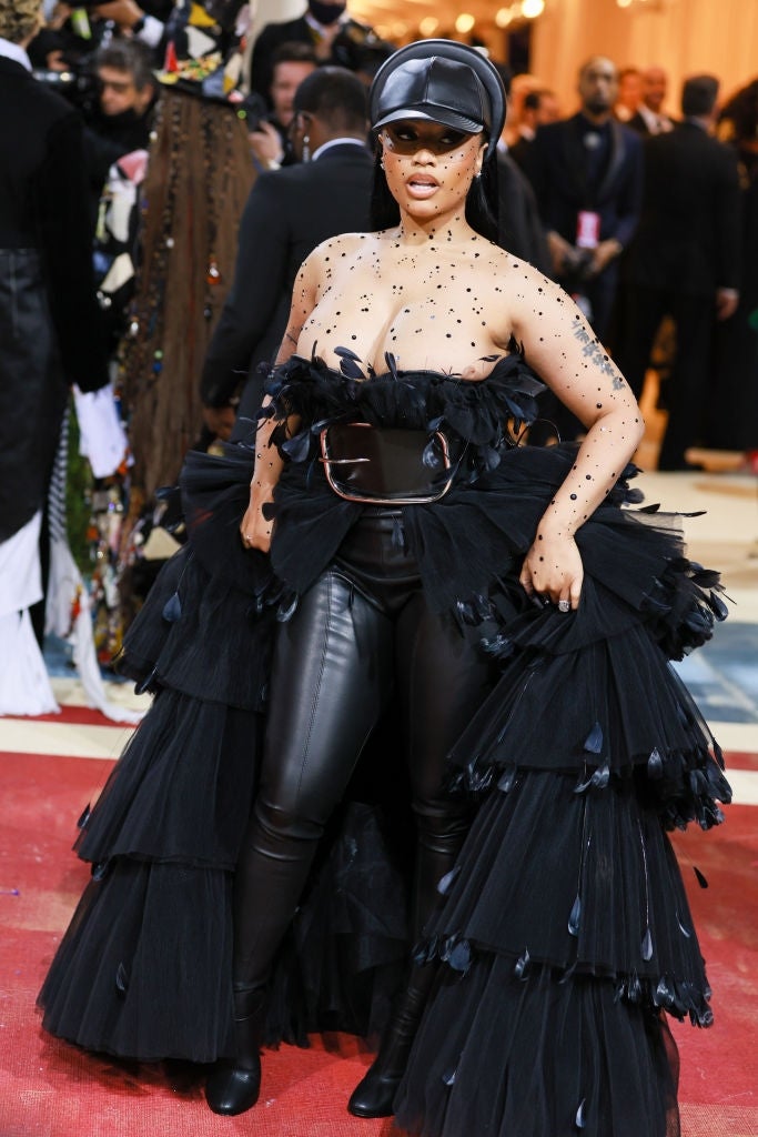Nicki Minaj Returns to 2022 Met Gala in Figure-Hugging Black Look ...